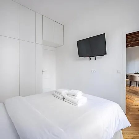 Apartamento Louvre Museum, Center Of Paris, Average Duration *