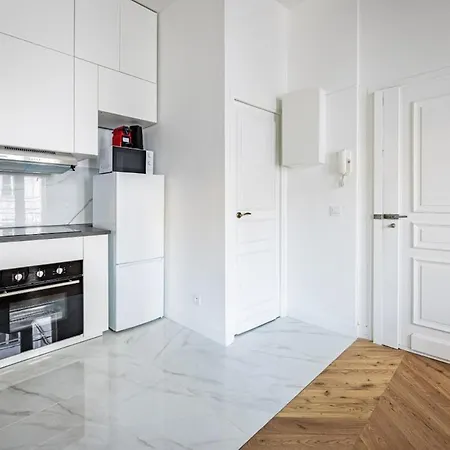 Louvre Museum, Center Of Paris, Average Duration Apartment Paris